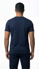 Camiseta gola V - vista traseira