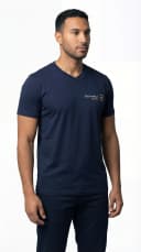 Camiseta gola V - vista lateral