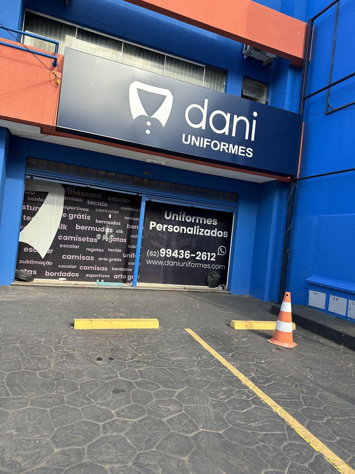 Fachada da loja Dani Uniformes em Goiânia